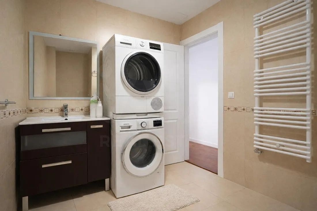 6 soveværelse Byhus til salg i Tarragona by med swimmingpool garage - € 690.000 (Ref: 9988371)