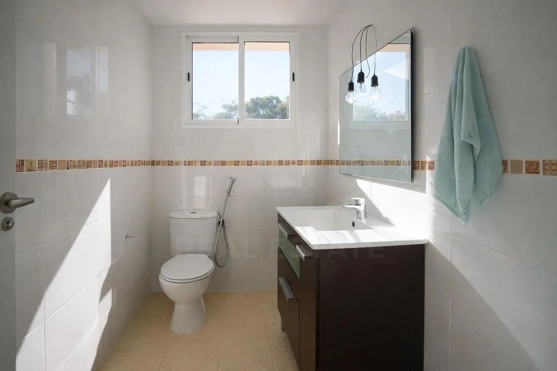 6 soveværelse Byhus til salg i Tarragona by med swimmingpool garage - € 690.000 (Ref: 9988371)