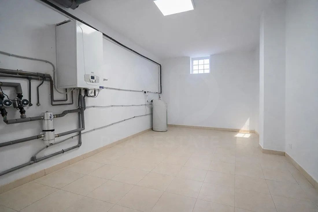 6 soveværelse Byhus til salg i Tarragona by med swimmingpool garage - € 690.000 (Ref: 9988371)