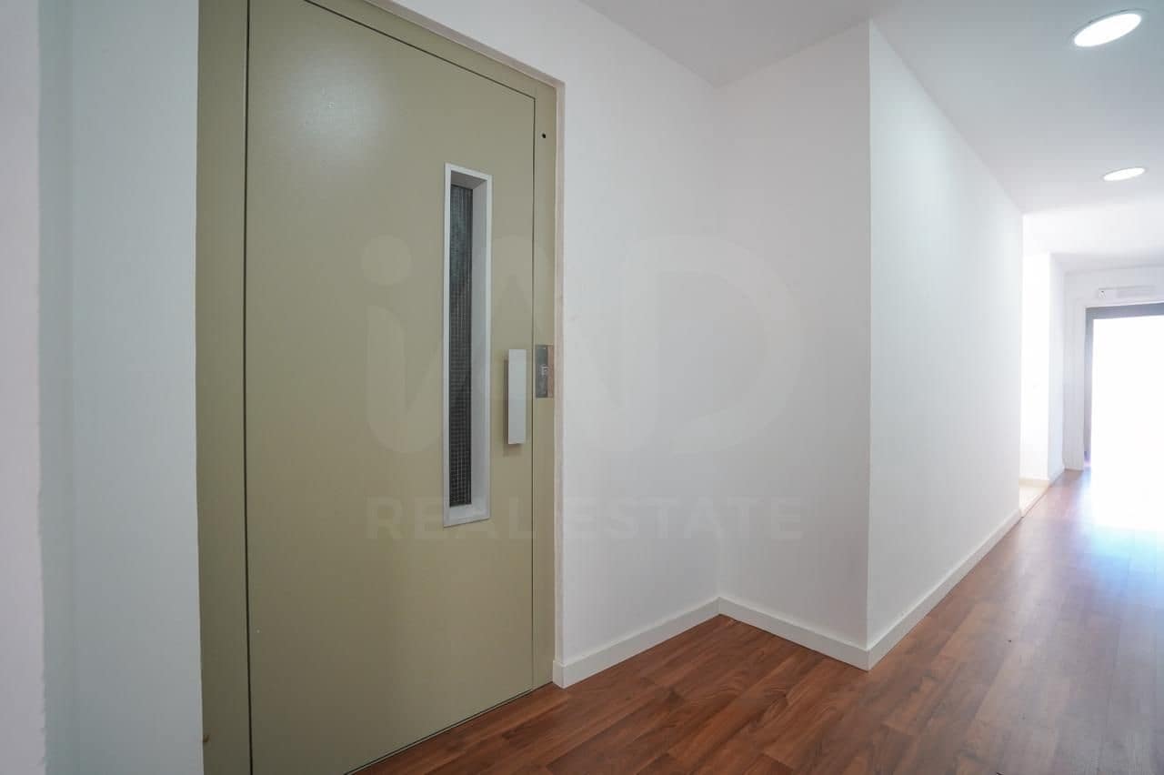 6 soveværelse Byhus til salg i Tarragona by med swimmingpool garage - € 690.000 (Ref: 9988371)