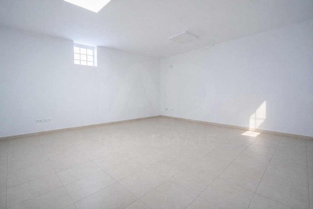 6 soveværelse Byhus til salg i Tarragona by med swimmingpool garage - € 690.000 (Ref: 9988371)