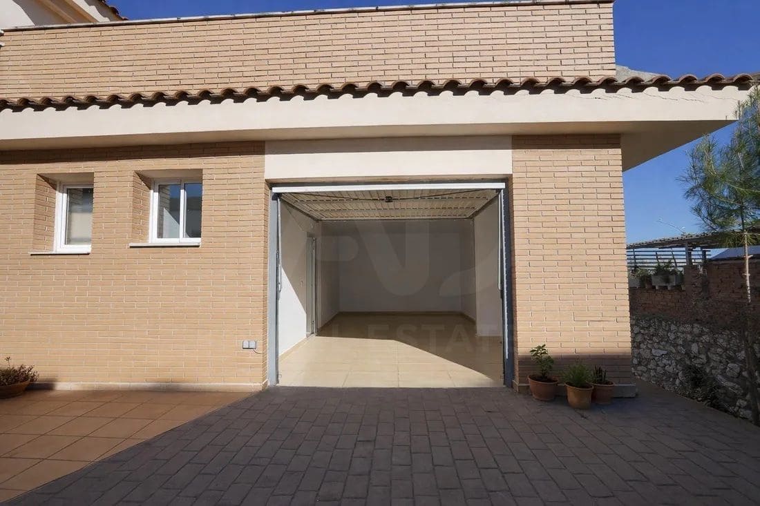 6 soveværelse Byhus til salg i Tarragona by med swimmingpool garage - € 690.000 (Ref: 9988371)