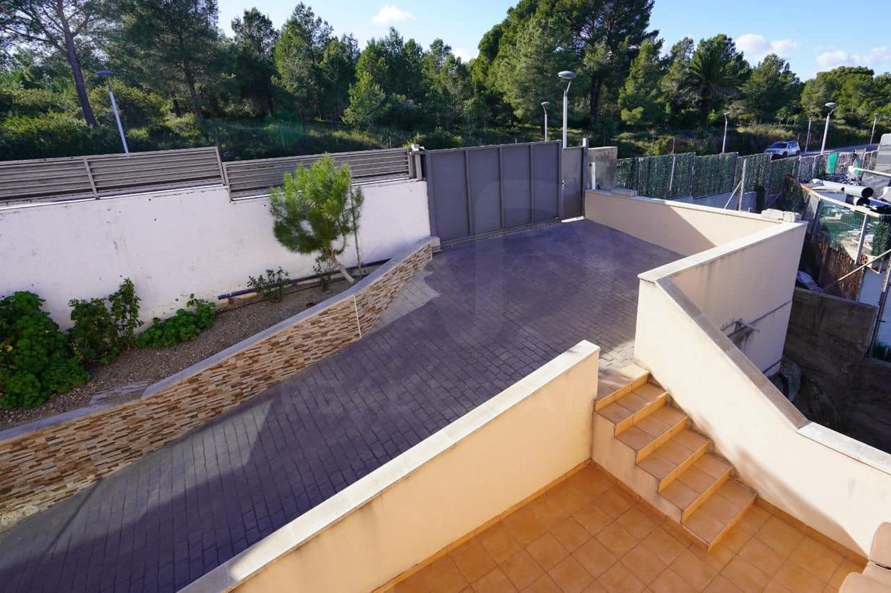6 soveværelse Byhus til salg i Tarragona by med swimmingpool garage - € 690.000 (Ref: 9988371)