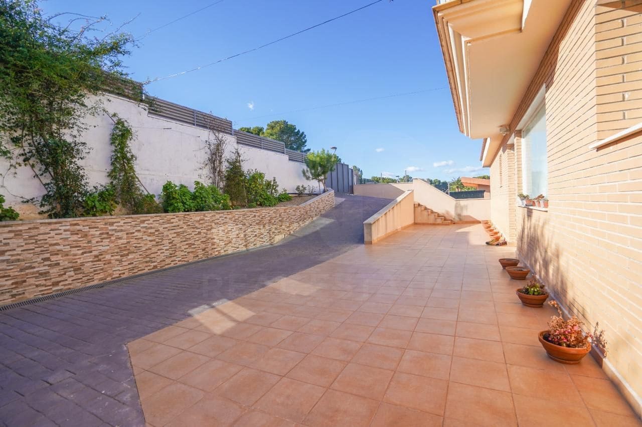 6 soveværelse Byhus til salg i Tarragona by med swimmingpool garage - € 690.000 (Ref: 9988371)