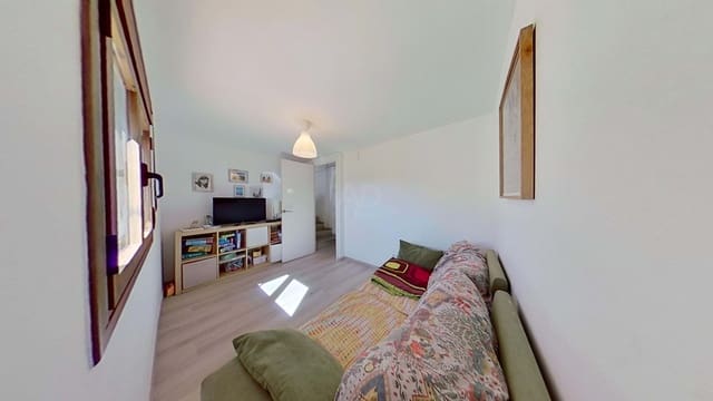 6 soveværelse Byhus til salg i Tarragona by med garage - € 140.000 (Ref: 9988372)