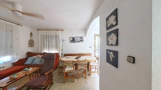 3 bedroom Townhouse for sale in Barcelona city with garage - € 199,000 (Ref: 9988377)