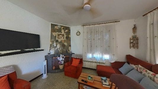 3 bedroom Townhouse for sale in Barcelona city with garage - € 199,000 (Ref: 9988377)