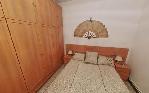 3 bedroom Townhouse for sale in Barcelona city with garage - € 199,000 (Ref: 9988377)