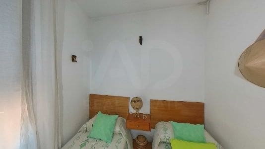 3 bedroom Townhouse for sale in Barcelona city with garage - € 199,000 (Ref: 9988377)