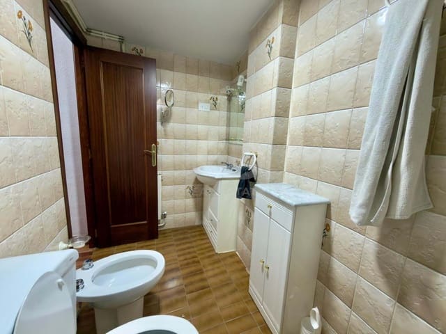 4 slaapkamer Appartement te koop in León stad met garage - € 299.000 (Ref: 9988379)