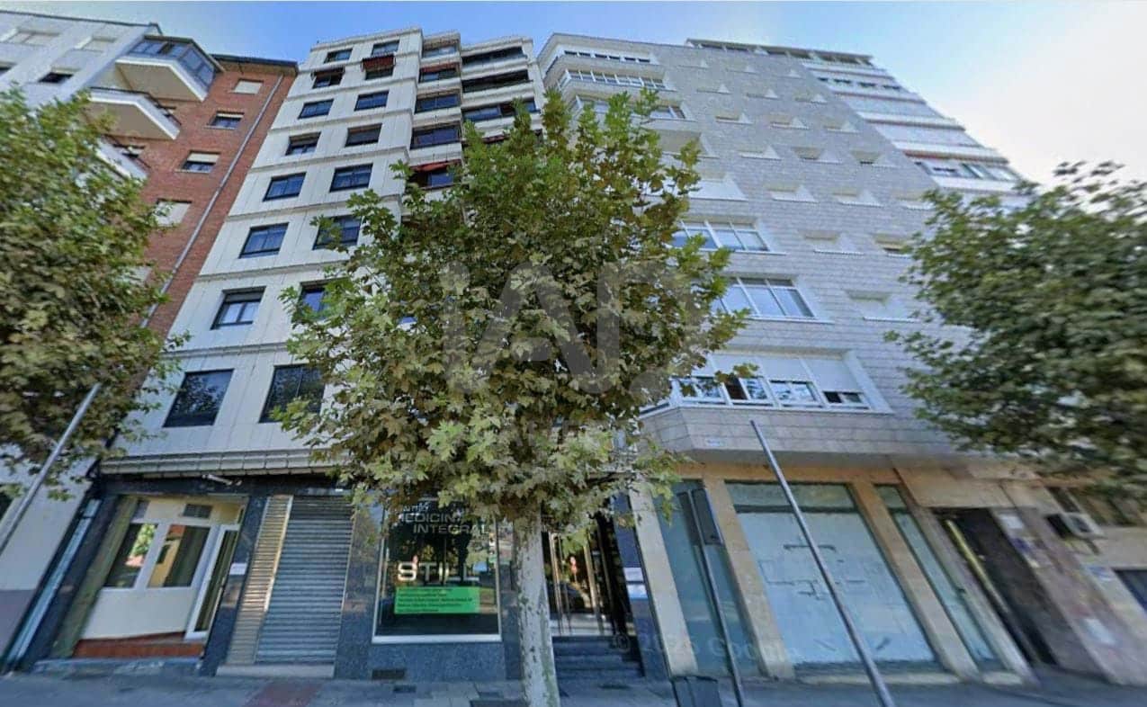 Apartamento de 4 habitaciones en León ciudad en venta con garaje - 299.000 € (Ref: 9988379)