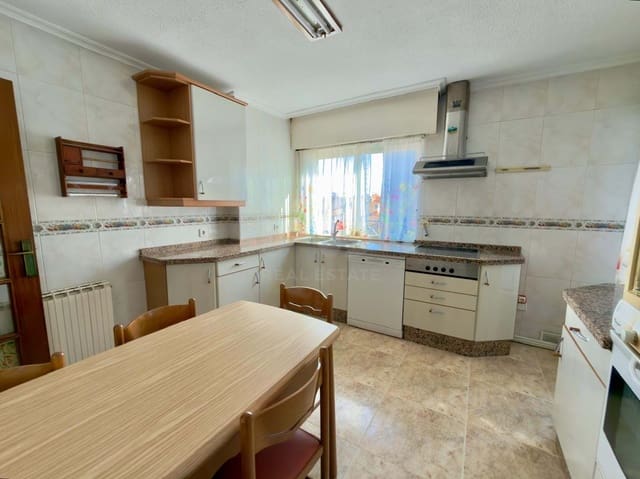 4 slaapkamer Appartement te koop in León stad met garage - € 299.000 (Ref: 9988379)