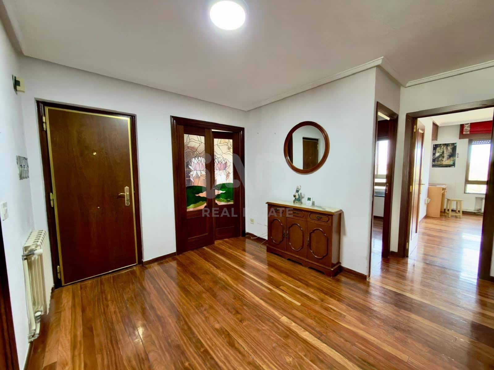Apartamento de 4 habitaciones en León ciudad en venta con garaje - 299.000 € (Ref: 9988379)