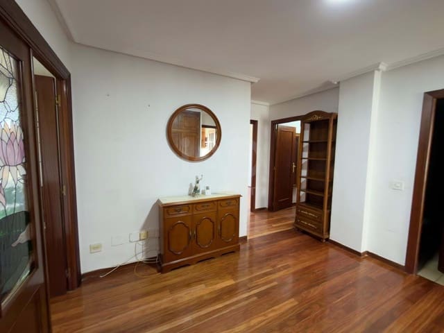 4 slaapkamer Appartement te koop in León stad met garage - € 299.000 (Ref: 9988379)