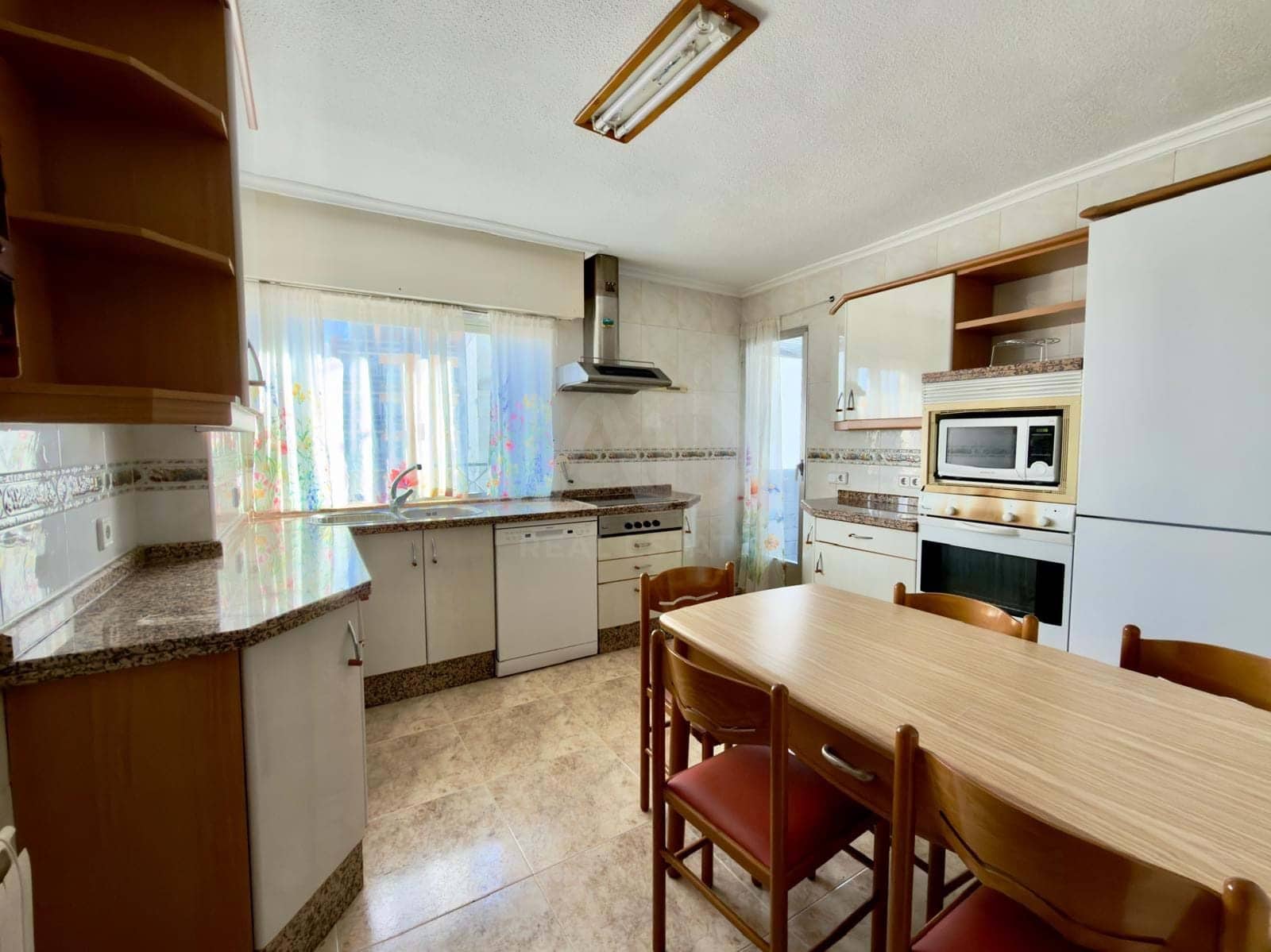 Apartamento de 4 habitaciones en León ciudad en venta con garaje - 299.000 € (Ref: 9988379)