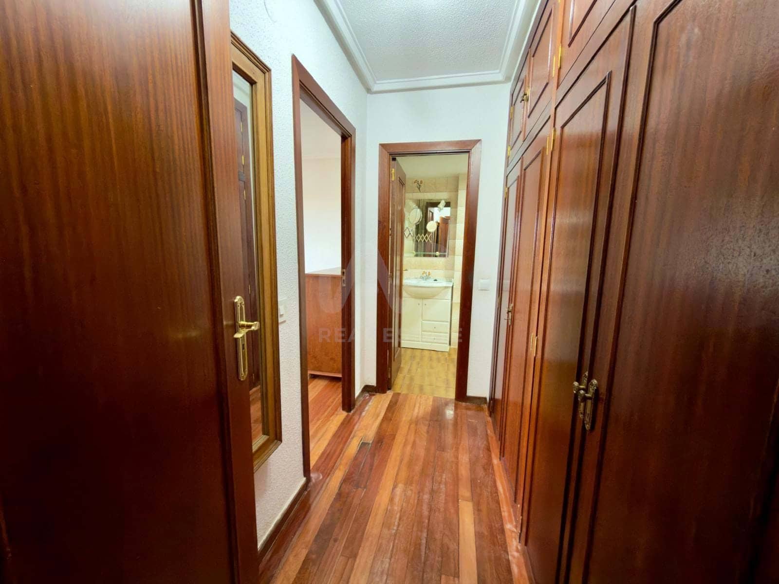 Apartamento de 4 habitaciones en León ciudad en venta con garaje - 299.000 € (Ref: 9988379)