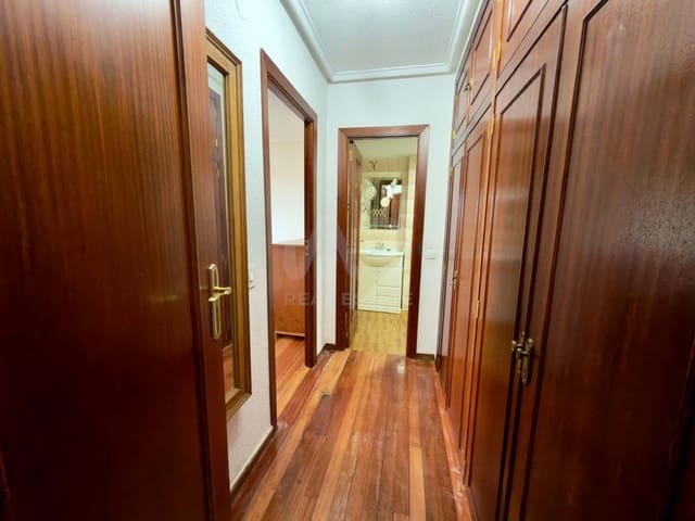 4 slaapkamer Appartement te koop in León stad met garage - € 299.000 (Ref: 9988379)