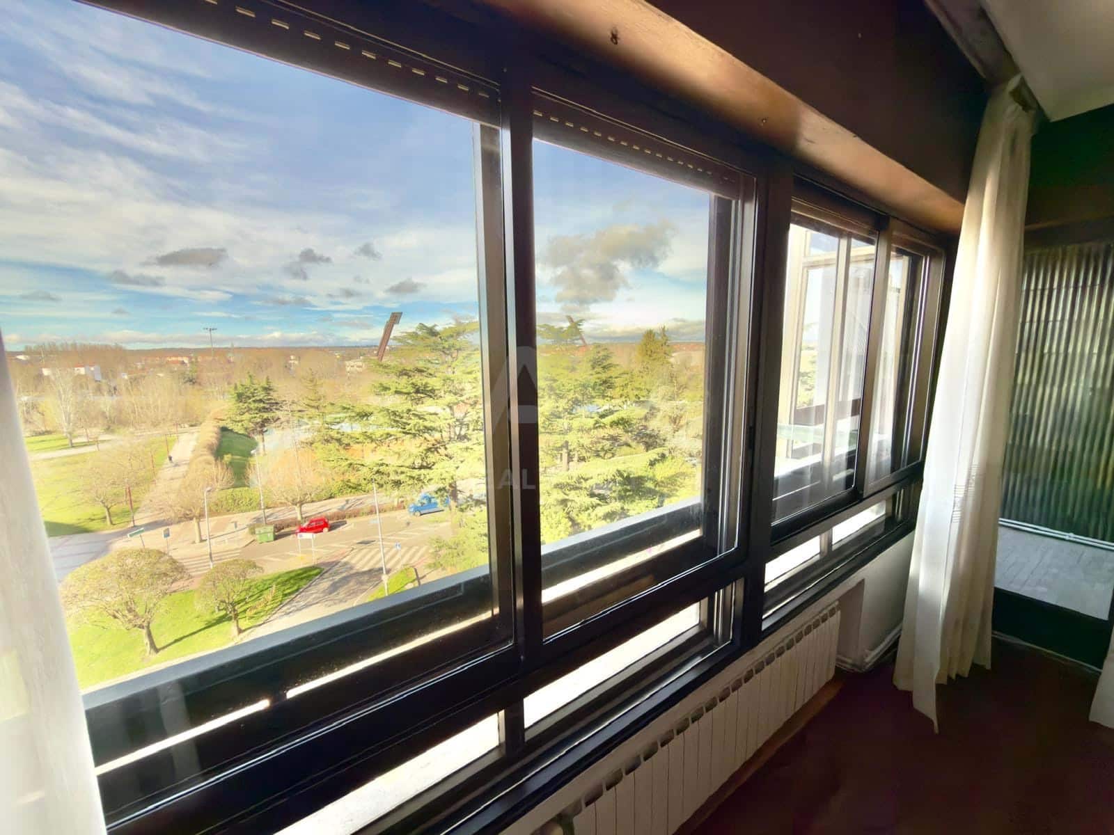 Apartamento de 4 habitaciones en León ciudad en venta con garaje - 299.000 € (Ref: 9988379)