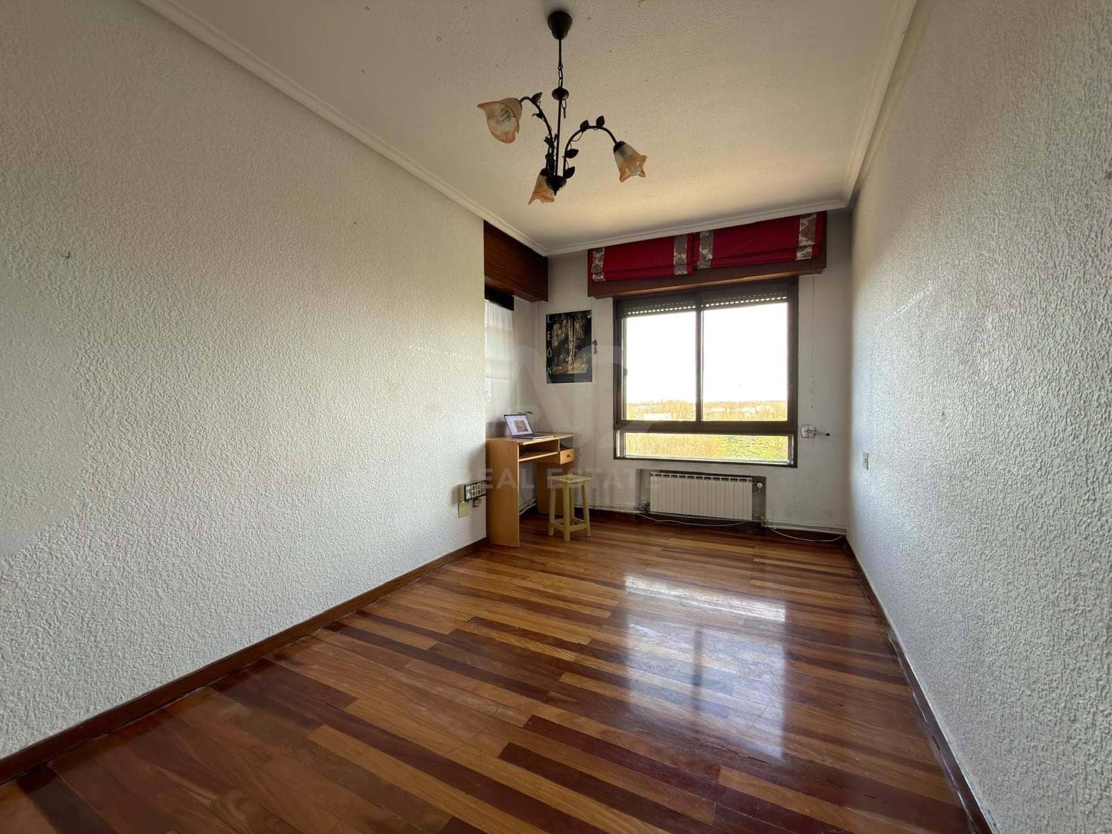 Apartamento de 4 habitaciones en León ciudad en venta con garaje - 299.000 € (Ref: 9988379)