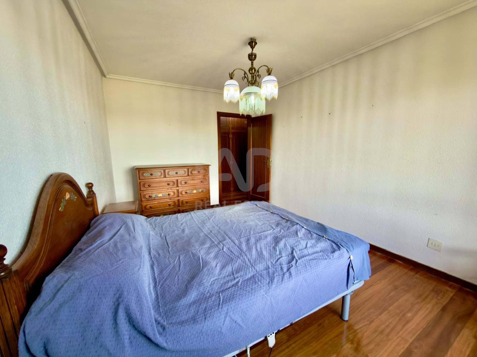 Apartamento de 4 habitaciones en León ciudad en venta con garaje - 299.000 € (Ref: 9988379)
