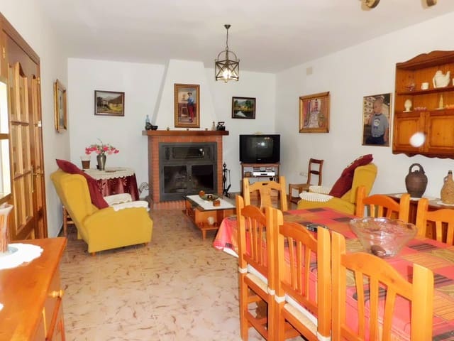 5 bedroom Villa for sale in Granada city - € 165,000 (Ref: 9988380)