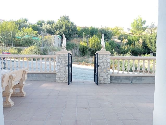 5 bedroom Villa for sale in Granada city - € 165,000 (Ref: 9988380)