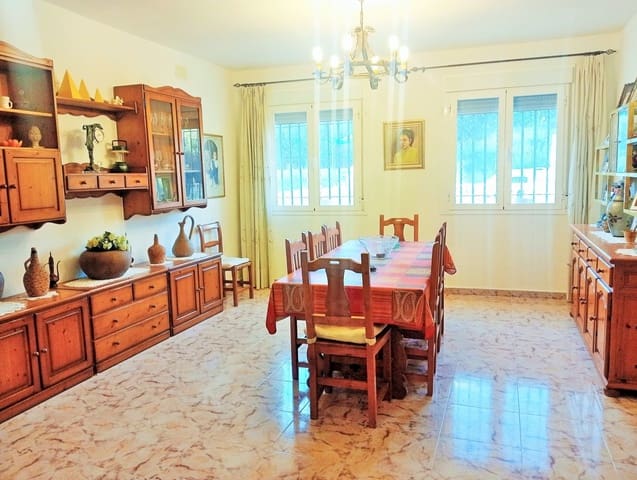 5 bedroom Villa for sale in Granada city - € 165,000 (Ref: 9988380)