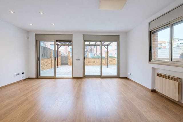 Adosado de 4 habitaciones en Tarragona ciudad en venta con piscina garaje - 549.000 € (Ref: 9988386)