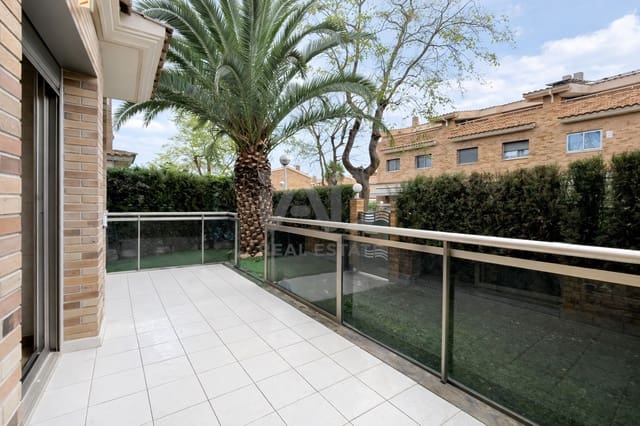 Adosado de 4 habitaciones en Tarragona ciudad en venta con piscina garaje - 549.000 € (Ref: 9988386)