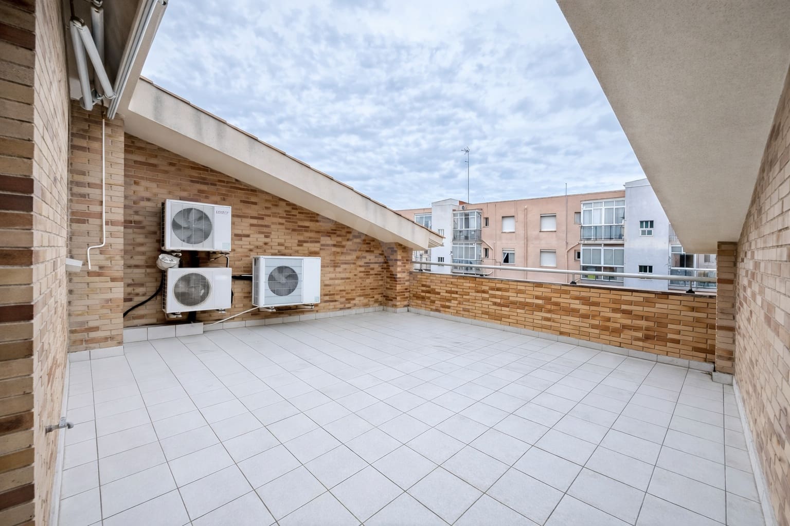4 bedroom Terraced Villa for sale in Tarragona city with pool garage - € 549,000 (Ref: 9988386)