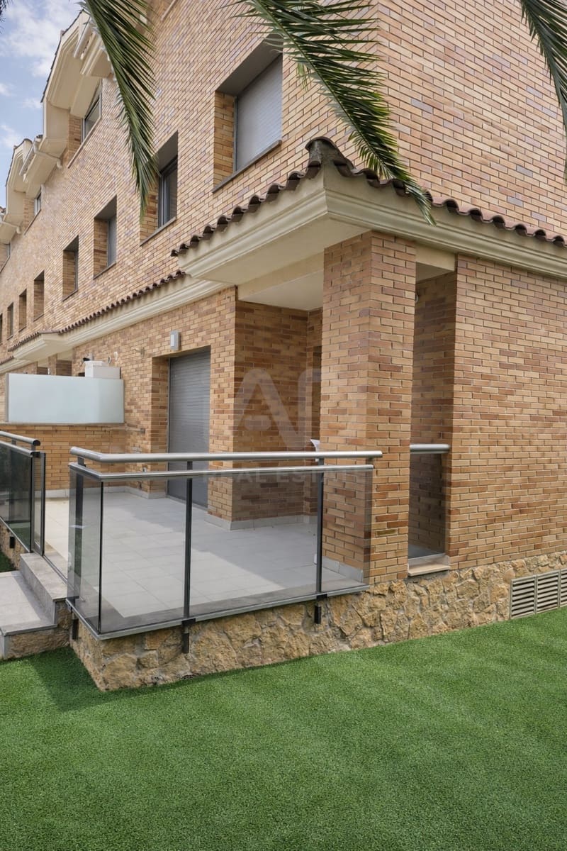4 bedroom Terraced Villa for sale in Tarragona city with pool garage - € 549,000 (Ref: 9988386)