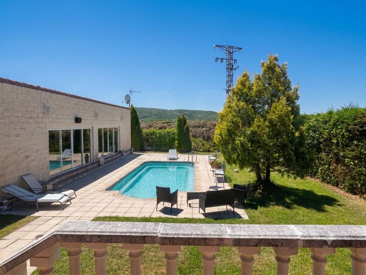 6 soveværelse Byhus til salg i Burgos by med swimmingpool garage - € 975.000 (Ref: 9988387)