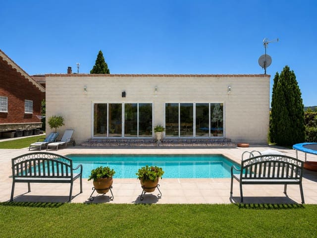 6 soveværelse Byhus til salg i Burgos by med swimmingpool garage - € 975.000 (Ref: 9988387)