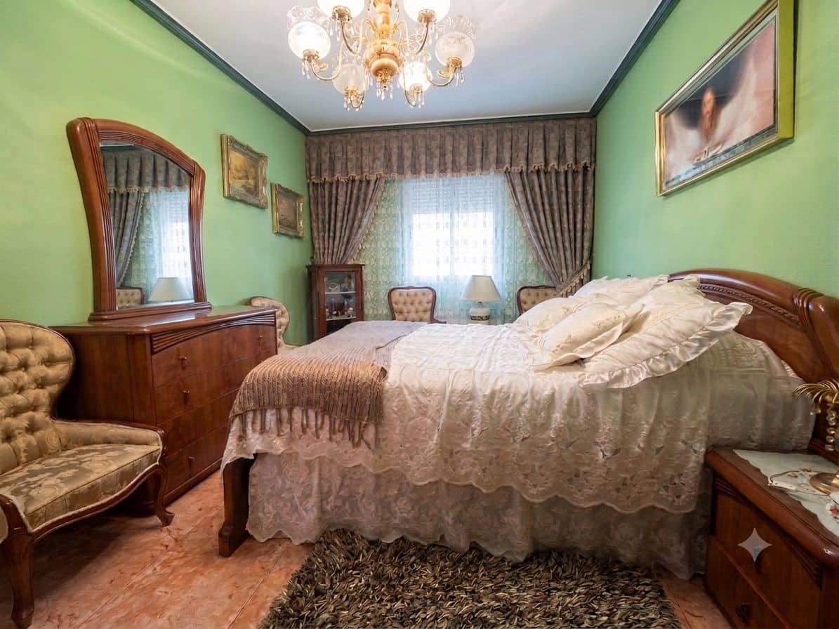 6 soveværelse Byhus til salg i Burgos by med swimmingpool garage - € 975.000 (Ref: 9988387)