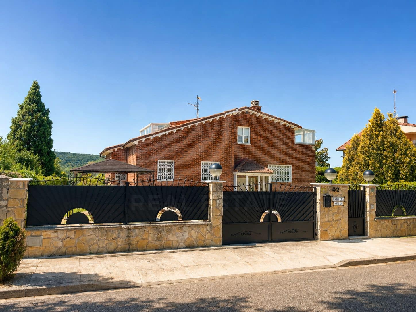 6 soveværelse Byhus til salg i Burgos by med swimmingpool garage - € 975.000 (Ref: 9988387)