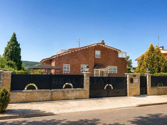 6 soveværelse Byhus til salg i Burgos by med swimmingpool garage - € 975.000 (Ref: 9988387)