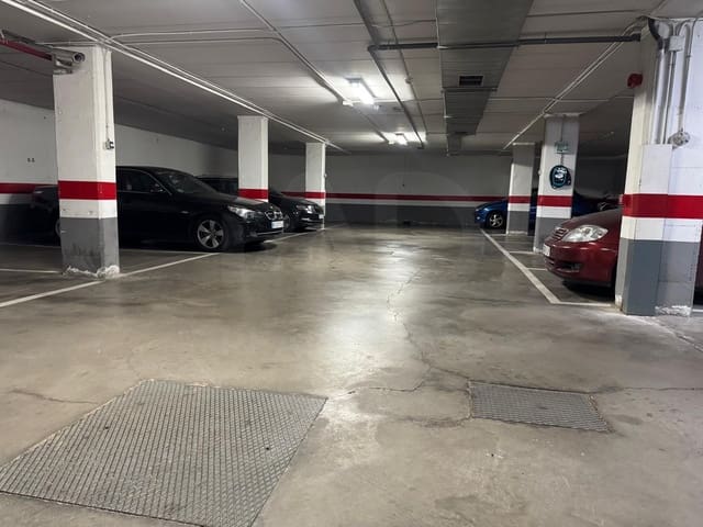Garage zu verkaufen in Cuatro Vientos, Madrid Stadt - 22.950 € (Ref: 9988391)