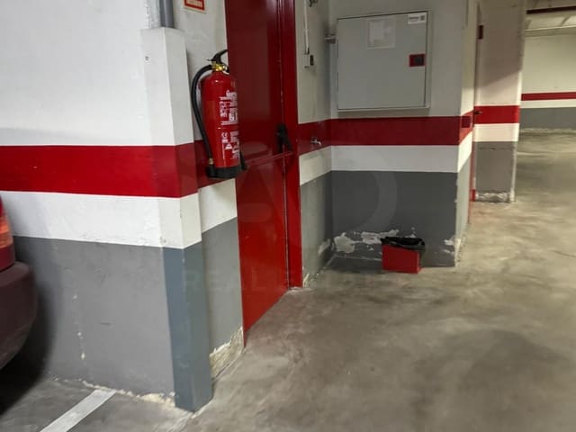 Garage zu verkaufen in Cuatro Vientos, Madrid Stadt - 22.950 € (Ref: 9988391)