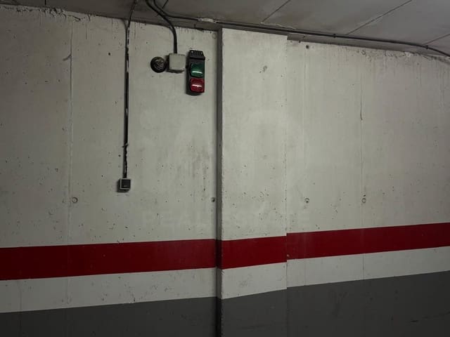 Garage zu verkaufen in Cuatro Vientos, Madrid Stadt - 22.950 € (Ref: 9988391)