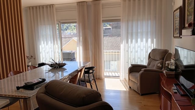6 slaapkamer Huis te koop in Gerona stad met garage - € 500.000 (Ref: 9988393)