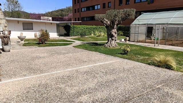 6 slaapkamer Huis te koop in Gerona stad met garage - € 500.000 (Ref: 9988393)