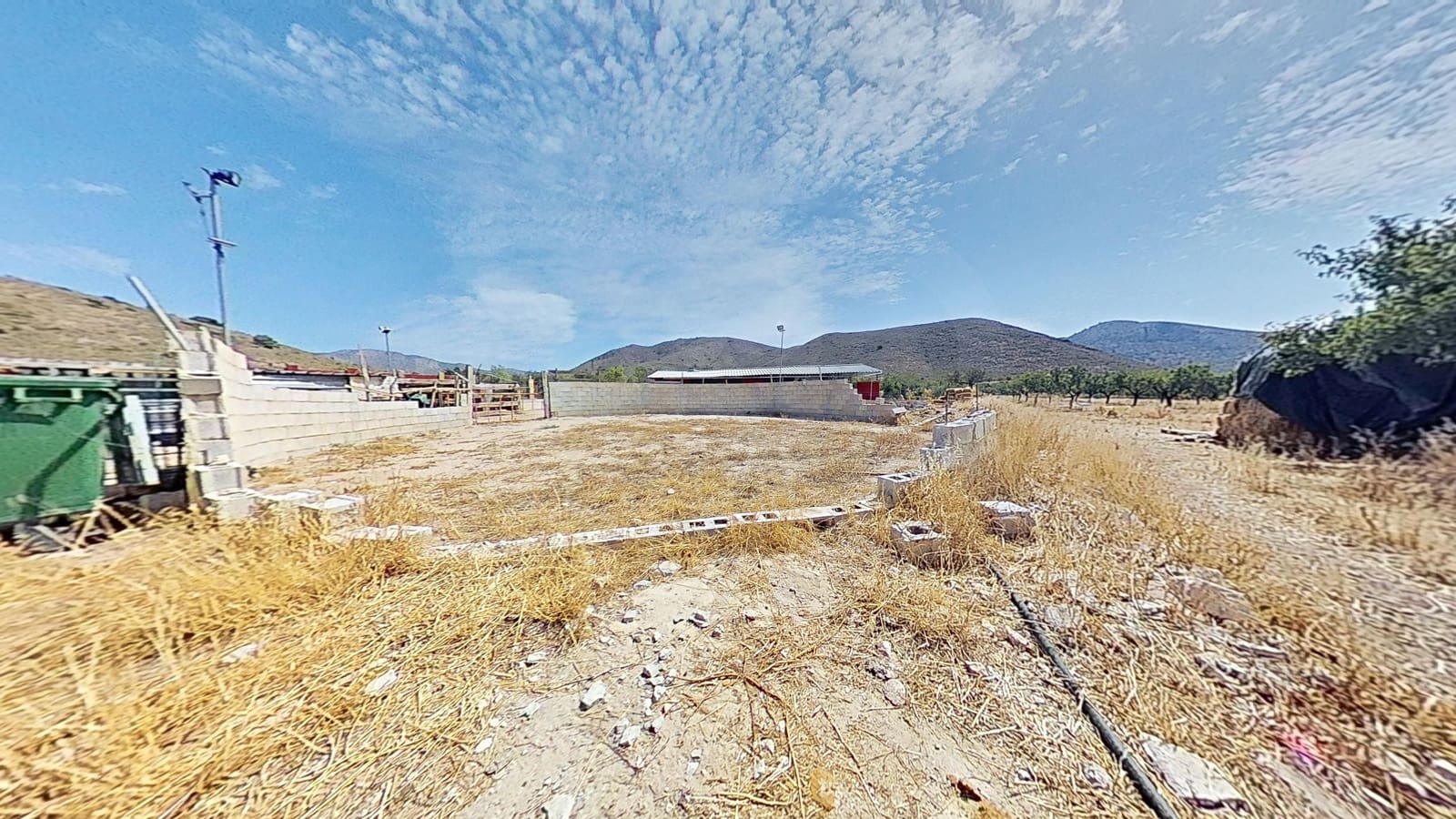 Finca/Casa Rural de 3 habitaciones en Alicante / Alacant ciudad en venta - 220.000 € (Ref: 9988394)