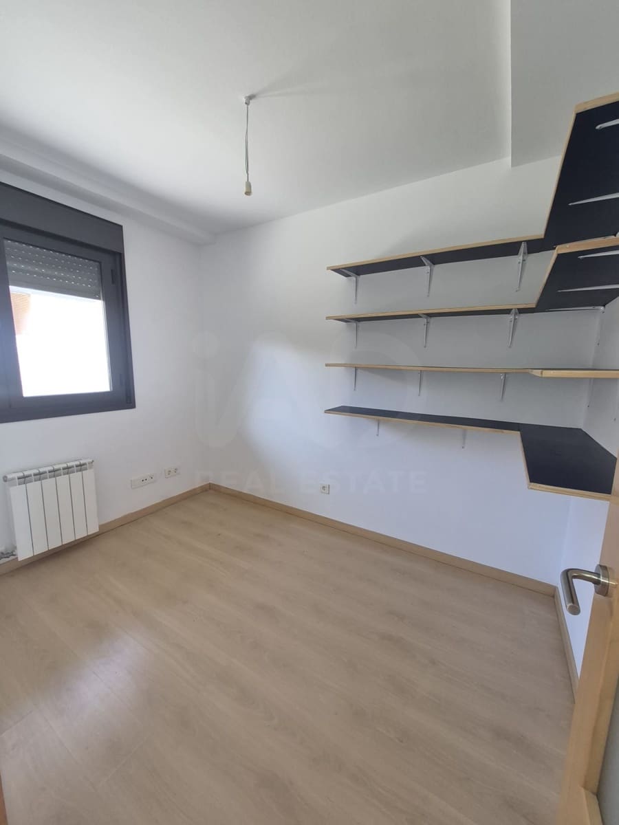 4 soverom Rekkehus til salgs i Leon by med garasje - € 160 000 (Ref: 9988405)