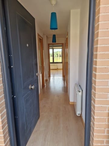 4 soverom Rekkehus til salgs i Leon by med garasje - € 160 000 (Ref: 9988405)