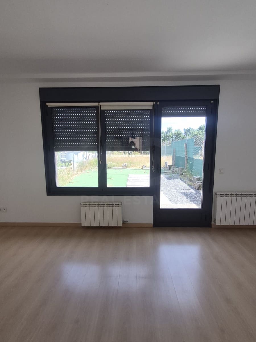 4 soverom Rekkehus til salgs i Leon by med garasje - € 160 000 (Ref: 9988405)