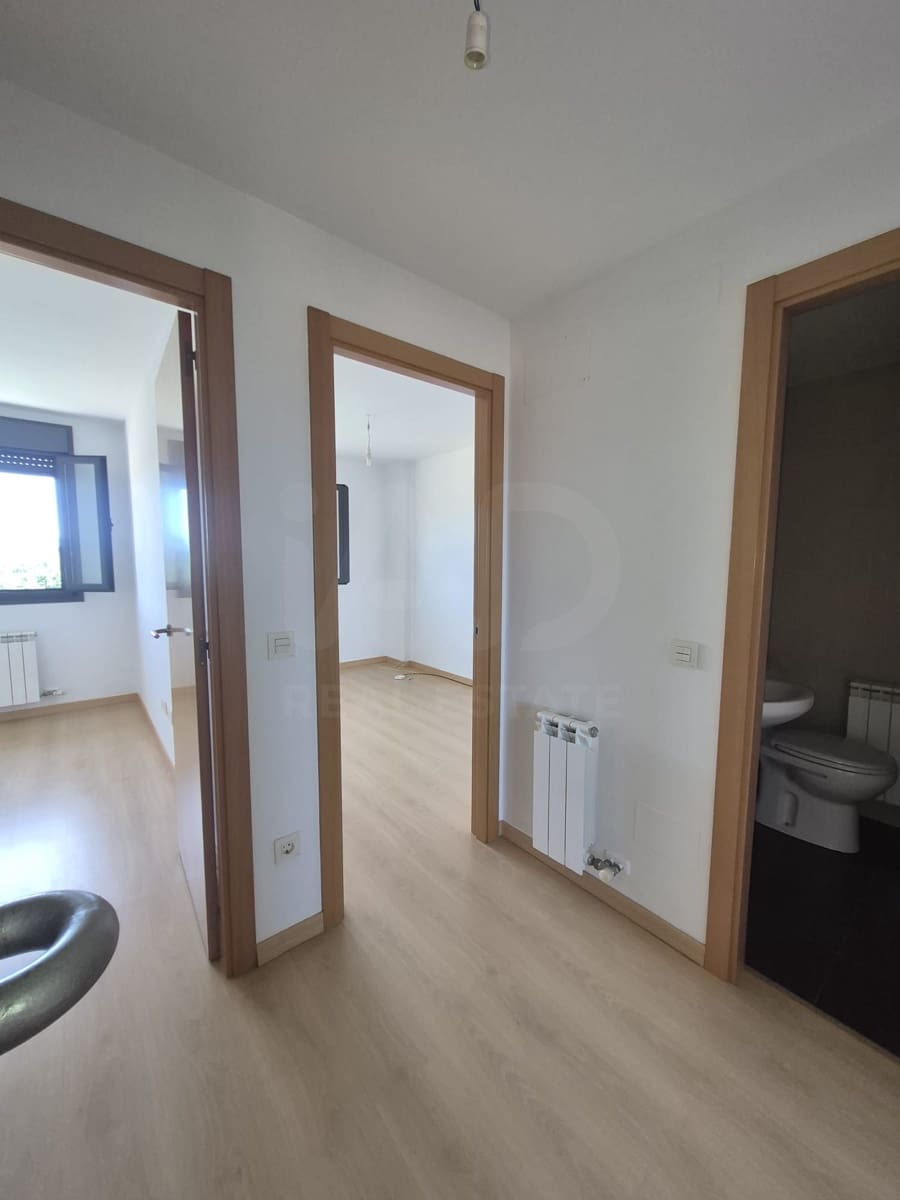 4 soverom Rekkehus til salgs i Leon by med garasje - € 160 000 (Ref: 9988405)