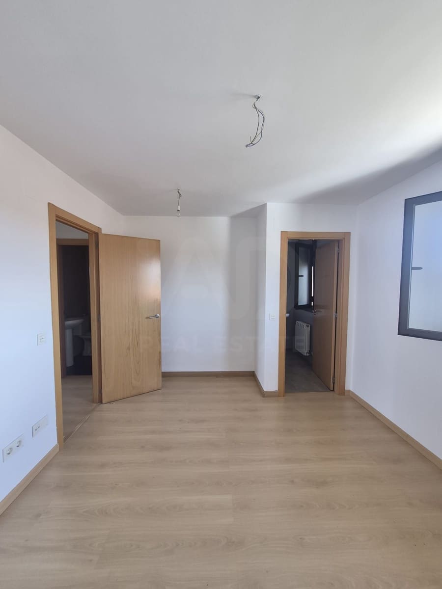 4 soverom Rekkehus til salgs i Leon by med garasje - € 160 000 (Ref: 9988405)