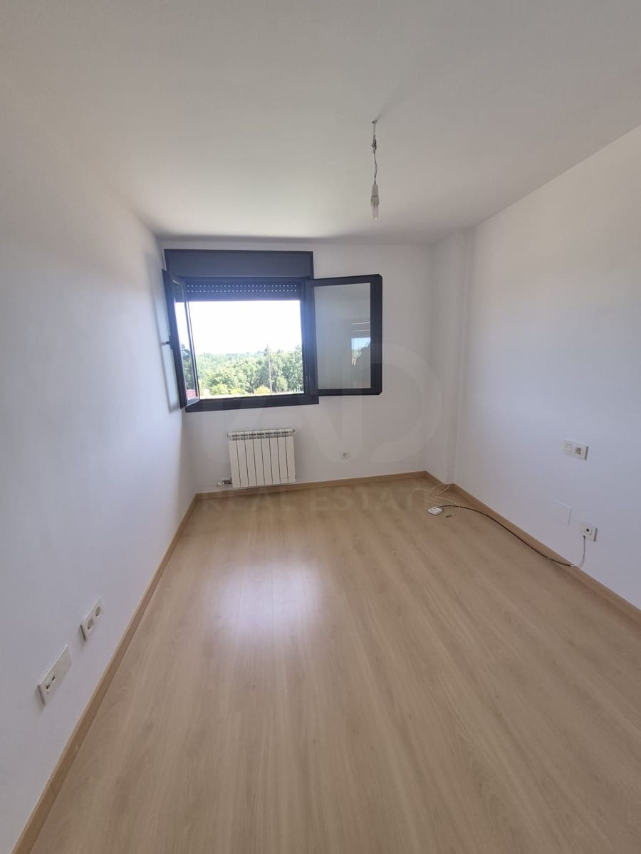 4 soverom Rekkehus til salgs i Leon by med garasje - € 160 000 (Ref: 9988405)