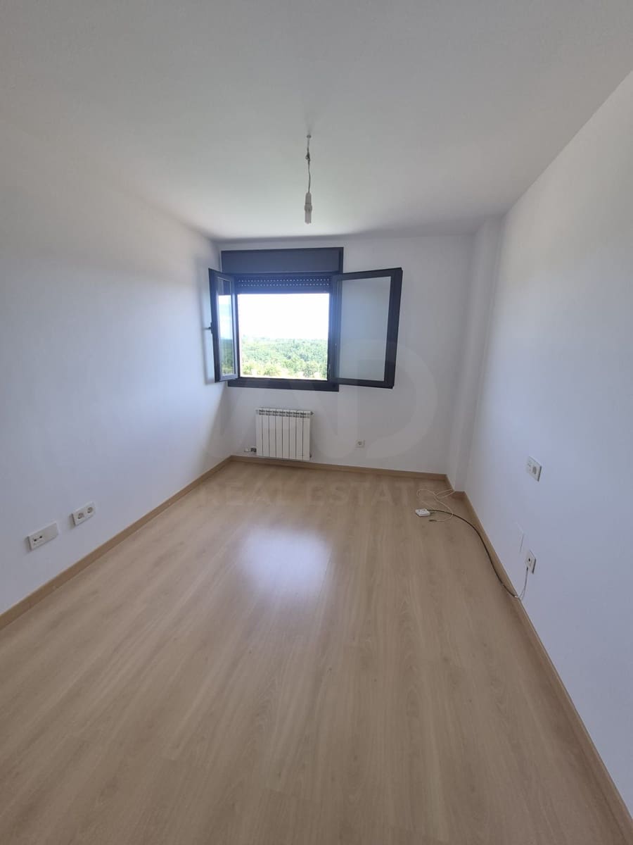 4 soverom Rekkehus til salgs i Leon by med garasje - € 160 000 (Ref: 9988405)