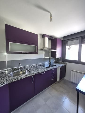4 soverom Rekkehus til salgs i Leon by med garasje - € 160 000 (Ref: 9988405)